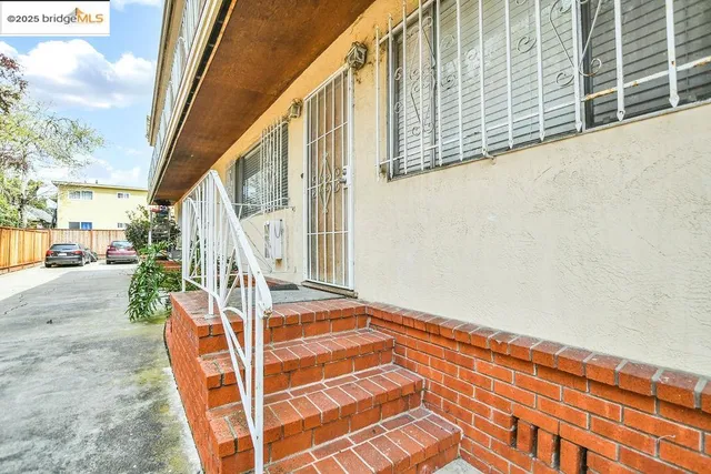 a view of an outdoor space