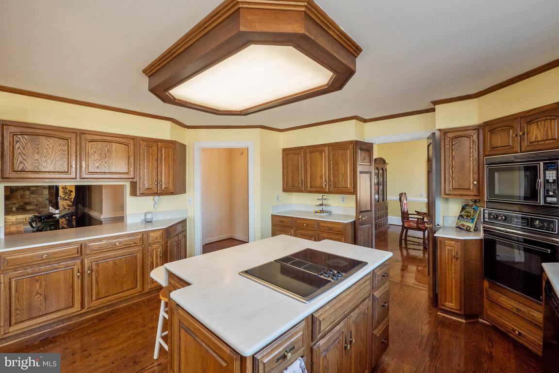 3100 Hemlock Point Court Triangle, VA 22172 - Photo 19 of 71 a kitchen with a stove a sink and a refrigerator