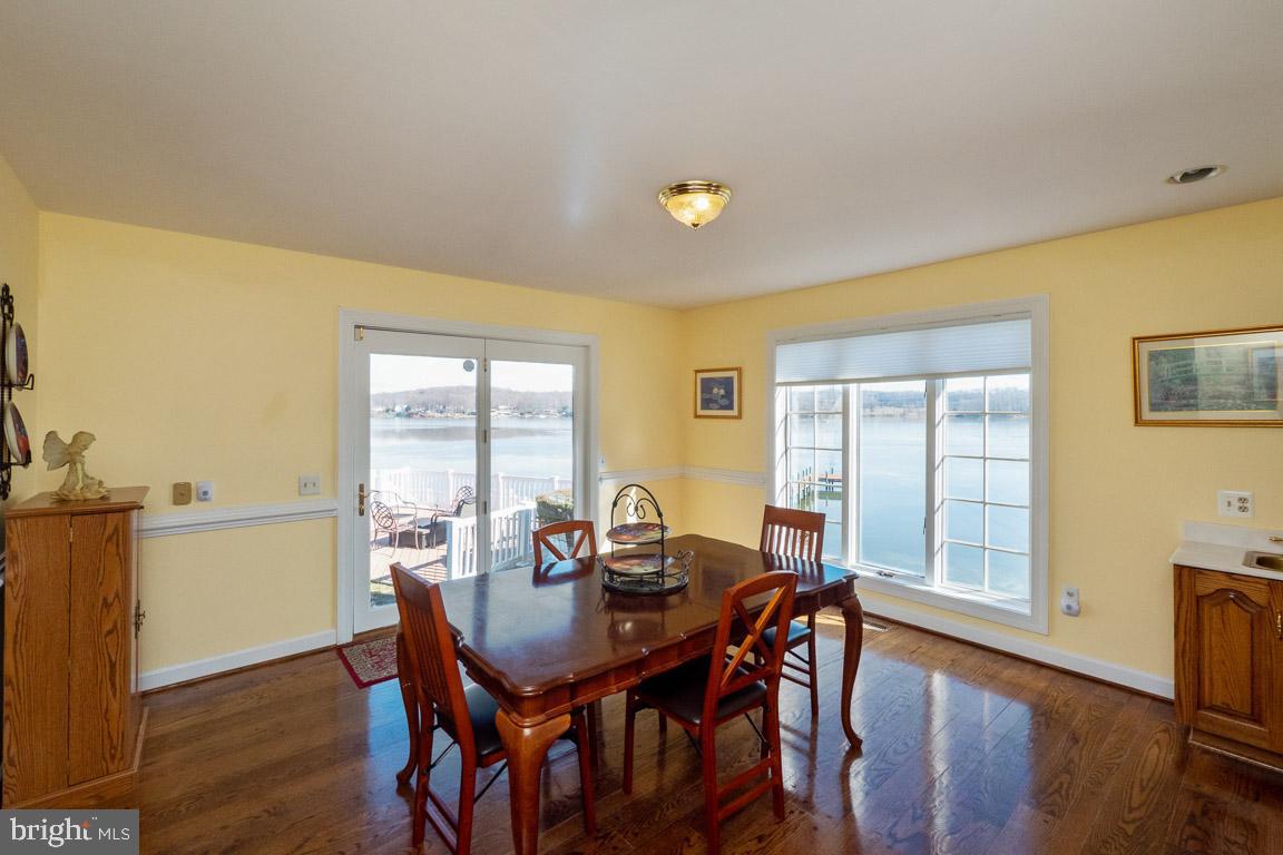 3100 Hemlock Point Court Triangle, VA 22172 - Photo 21 of 71 a view of a dining room with furniture and wooden floor