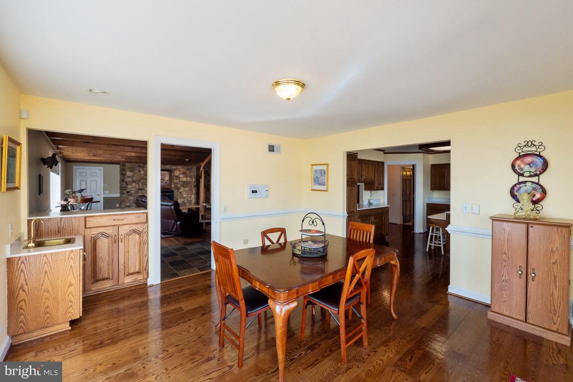 3100 Hemlock Point Court Triangle, VA 22172 - Photo 22 of 71 a dining room with furniture and window