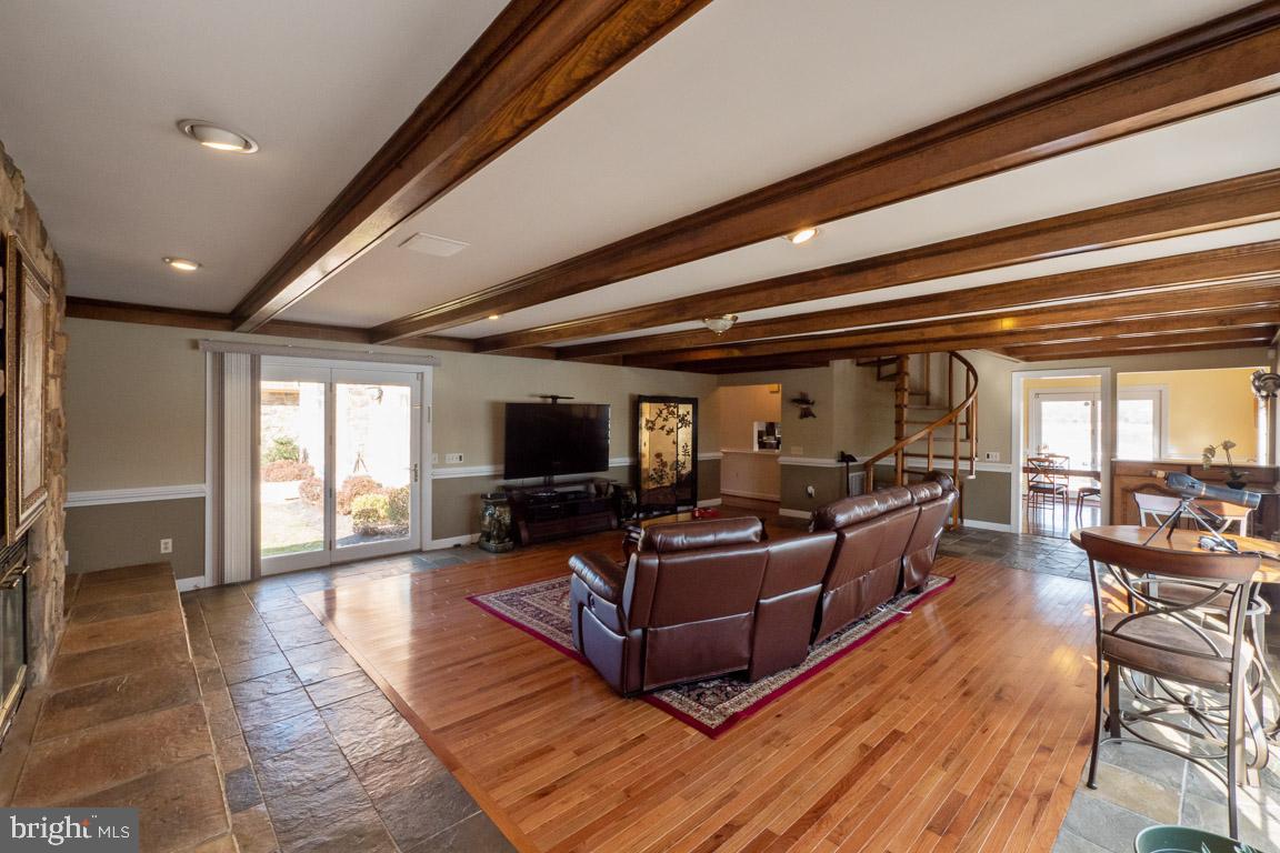 3100 Hemlock Point Court Triangle, VA 22172 - Photo 26 of 71 a living room with furniture and a flat screen tv
