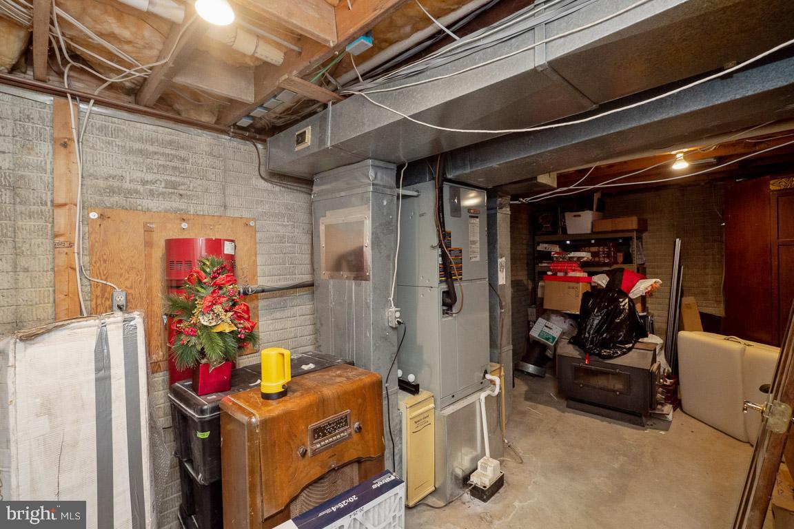 3100 Hemlock Point Court Triangle, VA 22172 - Photo 49 of 71 a view of a room with gym equipment