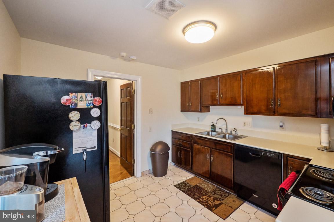 3100 Hemlock Point Court Triangle, VA 22172 - Photo 55 of 71 a kitchen with stainless steel appliances granite countertop a sink dishwasher stove and cabinets