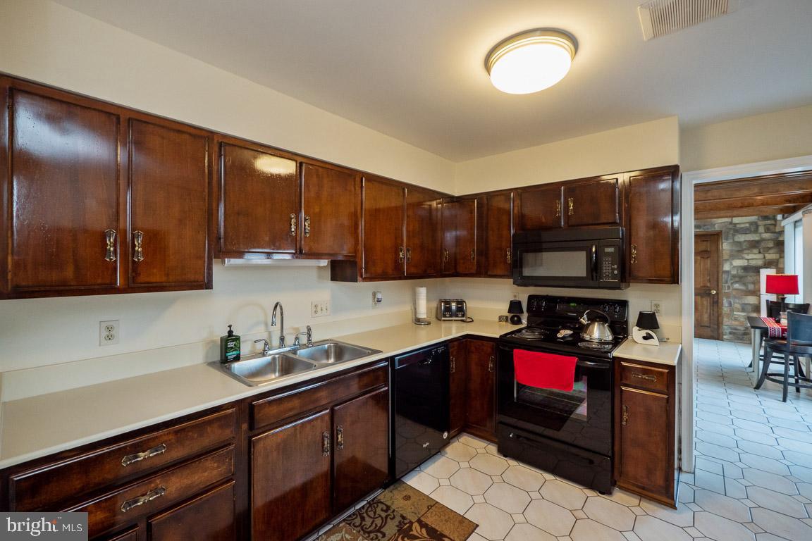 3100 Hemlock Point Court Triangle, VA 22172 - Photo 57 of 71 a kitchen with granite countertop a sink dishwasher stove and cabinets