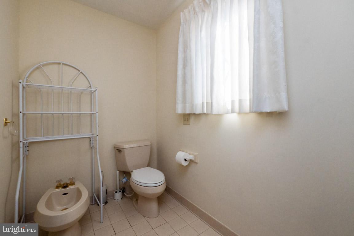 3100 Hemlock Point Court Triangle, VA 22172 - Photo 63 of 71 a bathroom with a toilet
