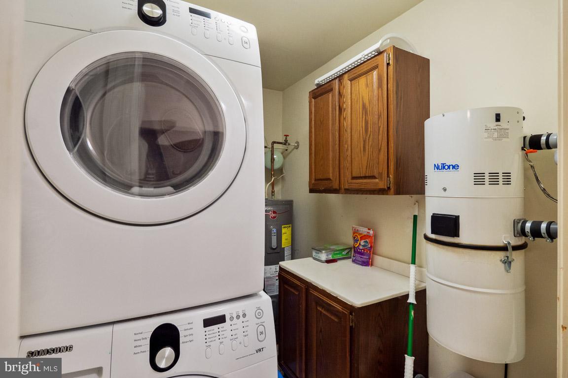 3100 Hemlock Point Court Triangle, VA 22172 - Photo 65 of 71 Guest Suite Laundry