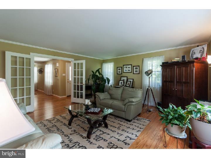 509 Park Ridge Drive Wayne, PA 19087 - Photo 3 of 22 Living Room