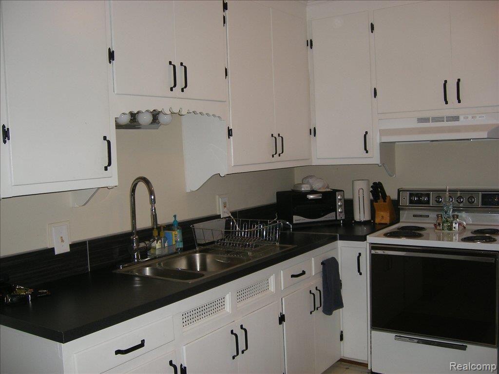 475-77 Neff Road Grosse Pointe, MI 48230 - Photo 10 of 21 DSCF2529