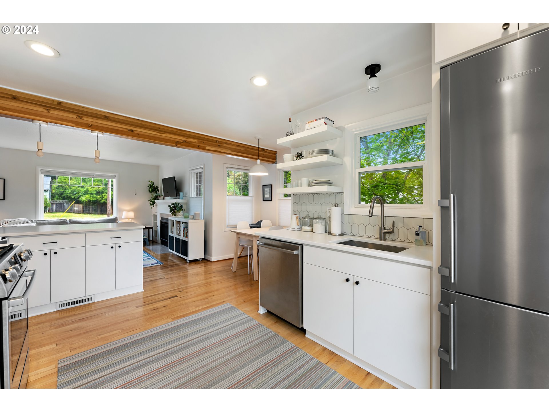 2530 Southwest Troy Street Portland, OR 97219 - Photo 13 of 44 Gallery Image 13