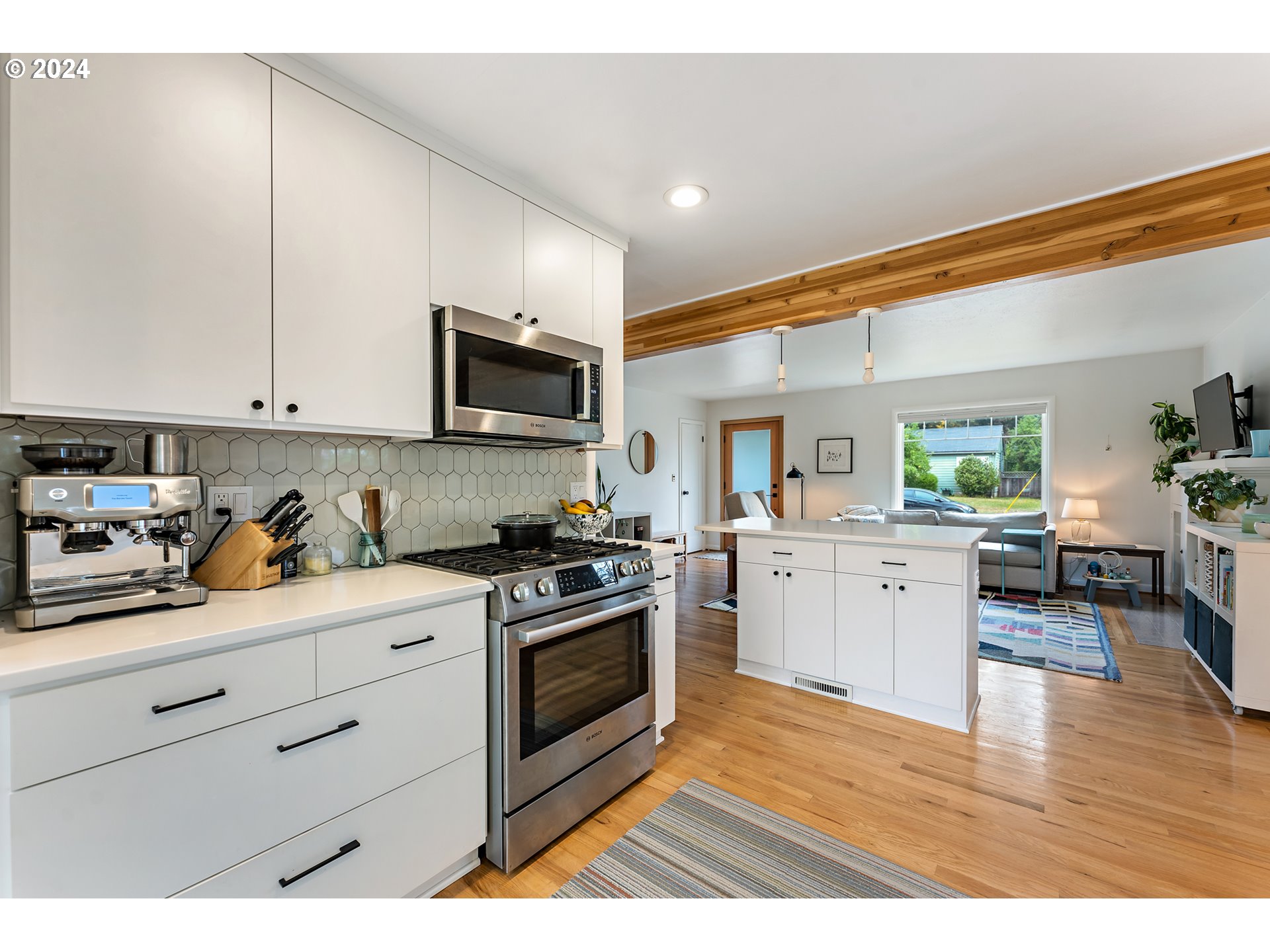 2530 Southwest Troy Street Portland, OR 97219 - Photo 14 of 44 Gallery Image 14