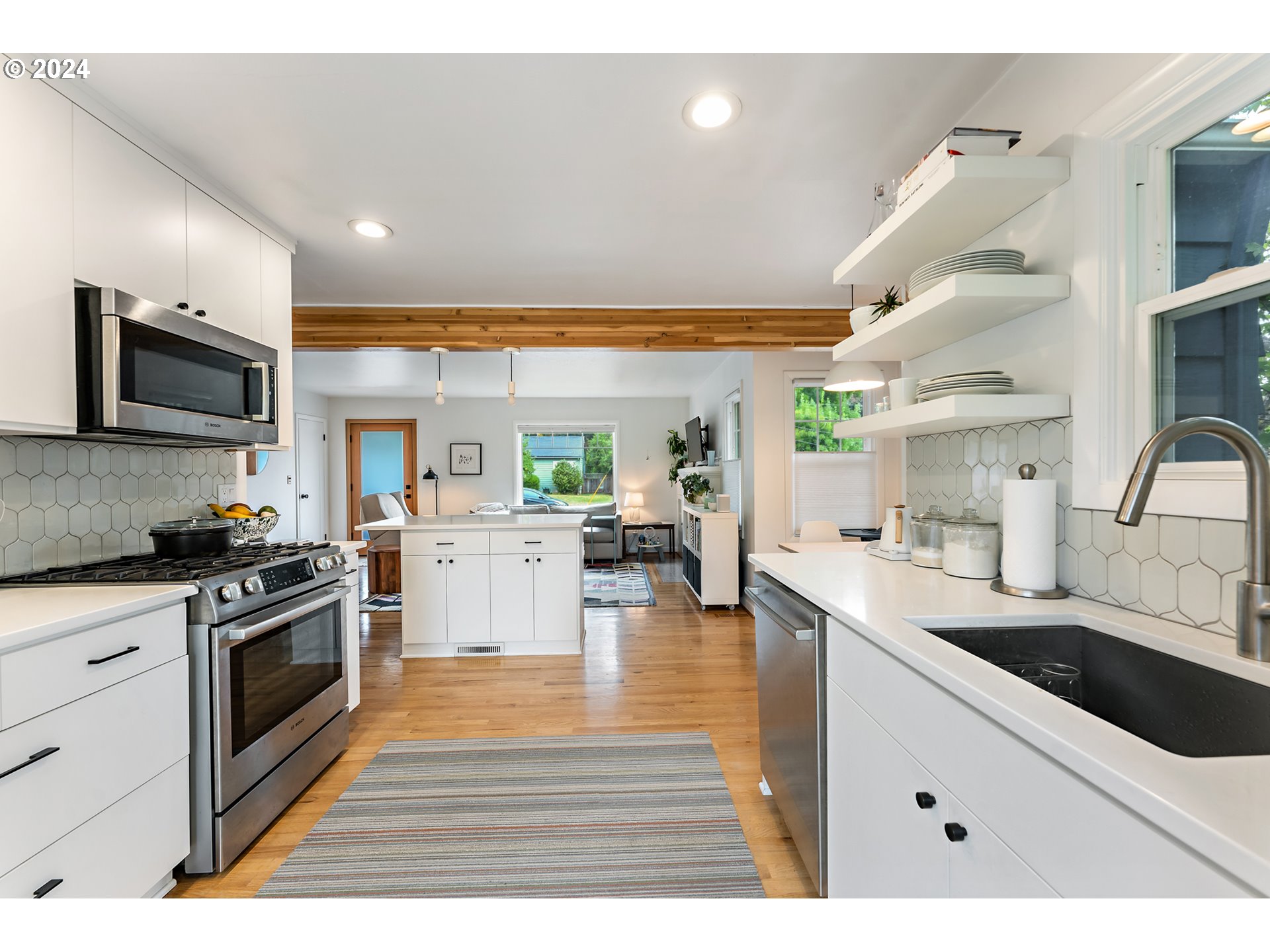 2530 Southwest Troy Street Portland, OR 97219 - Photo 15 of 44 Gallery Image 15