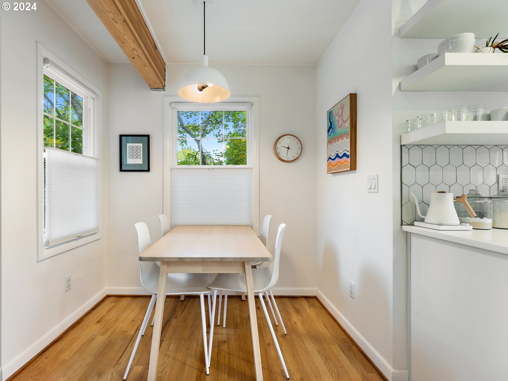 2530 Southwest Troy Street Portland, OR 97219 - Photo 16 of 44 Breakfast Area