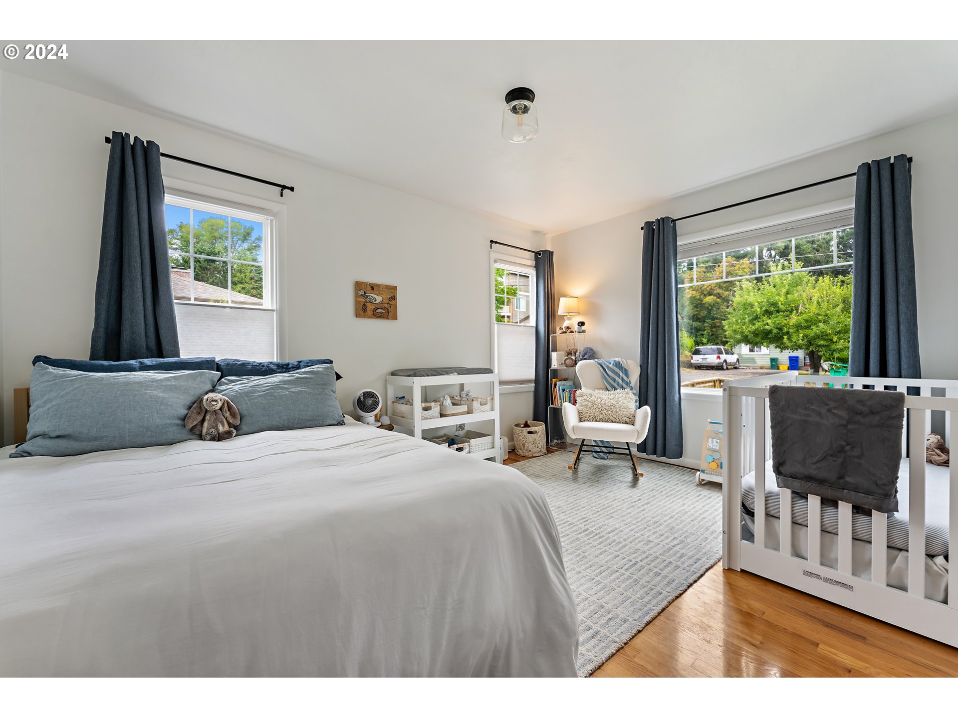2530 Southwest Troy Street Portland, OR 97219 - Photo 22 of 44 Bedroom