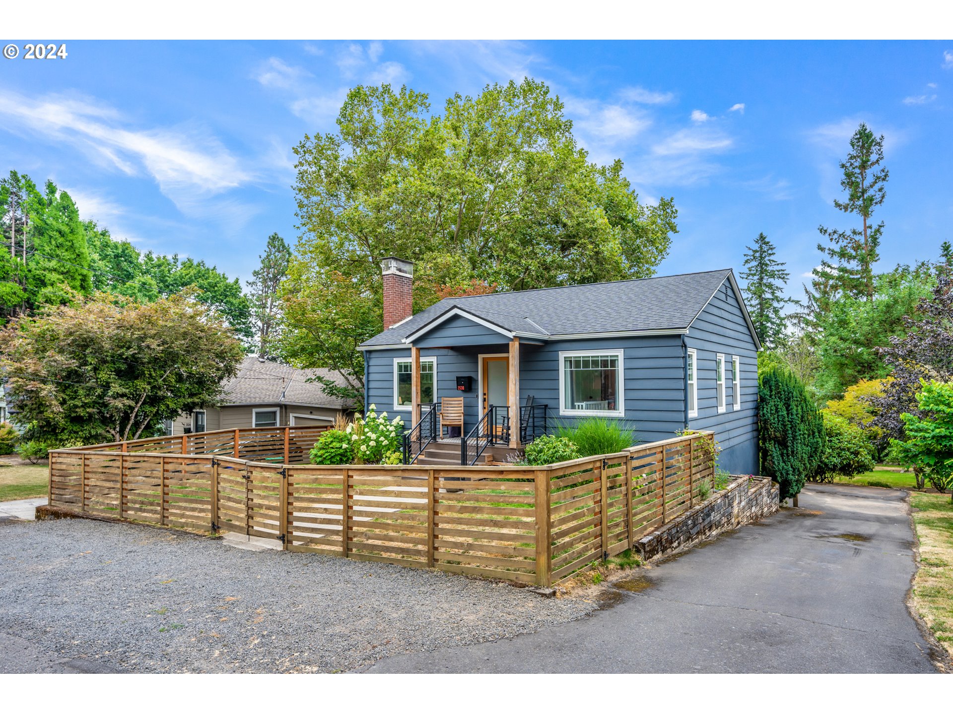 2530 Southwest Troy Street Portland, OR 97219 - Photo 3 of 44 Gallery Image 3