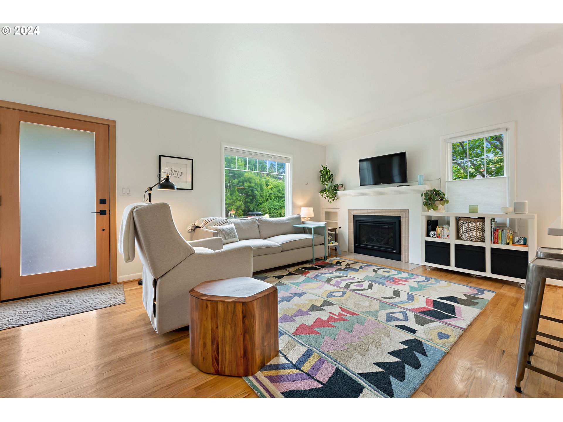 2530 Southwest Troy Street Portland, OR 97219 - Photo 5 of 44 Living Room
