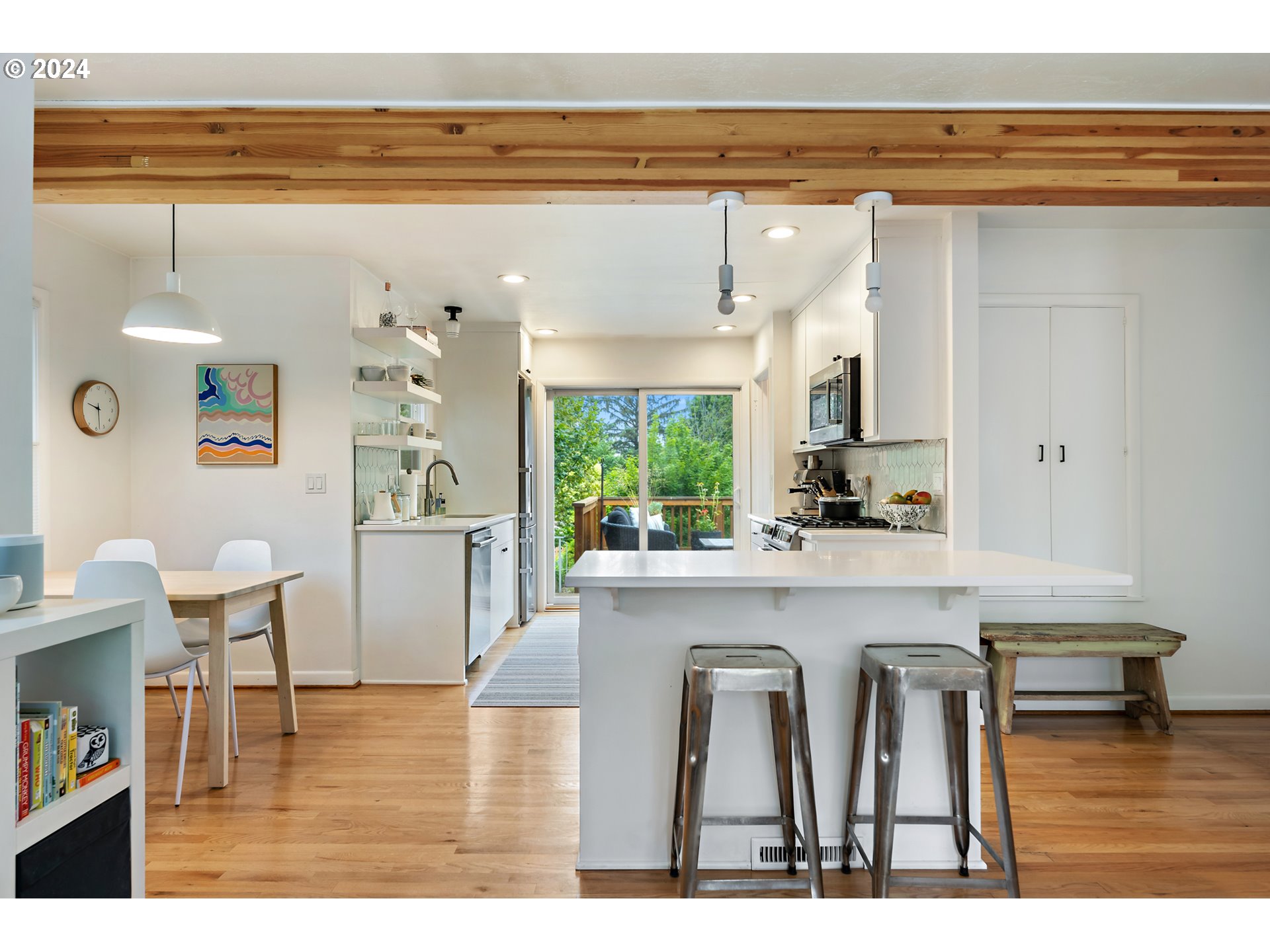 2530 Southwest Troy Street Portland, OR 97219 - Photo 9 of 44 Gallery Image 9