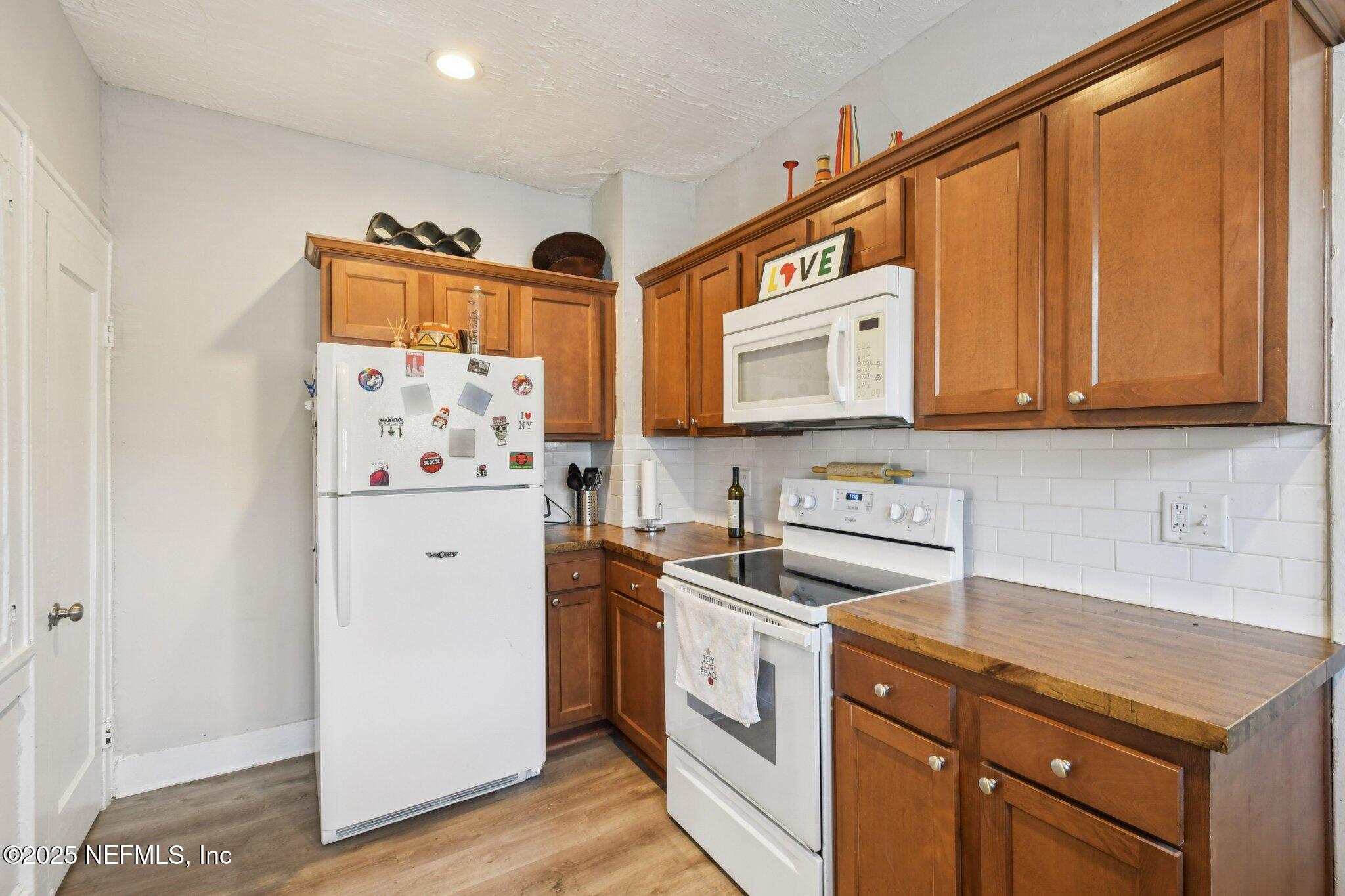 2850 College Street Jacksonville, FL 32205 - Photo 9 of 20 a kitchen with stainless steel appliances granite countertop a refrigerator and a stove