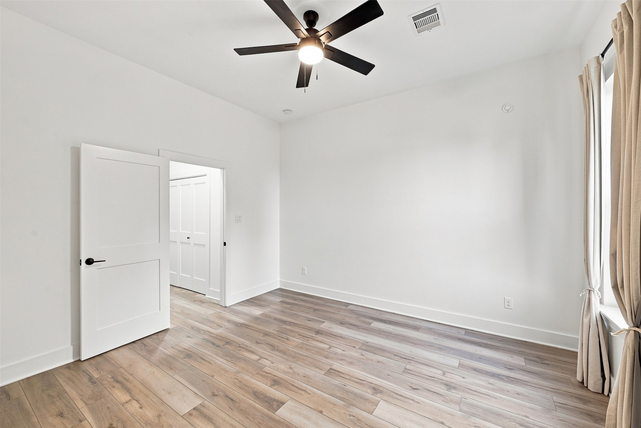 3726 Noah Street Houston, TX 77021 - Photo 21 of 37 Another secondary bedroom that can also be an office.
