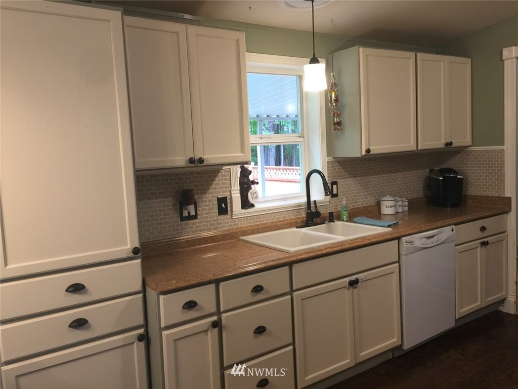 22271 Foss Road Northeast Poulsbo, WA 98370 - Photo 5 of 25 Gallery Image 5