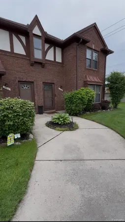 $1,520 | 19500 West Eleven Mile Road, Southfield, MI 48076