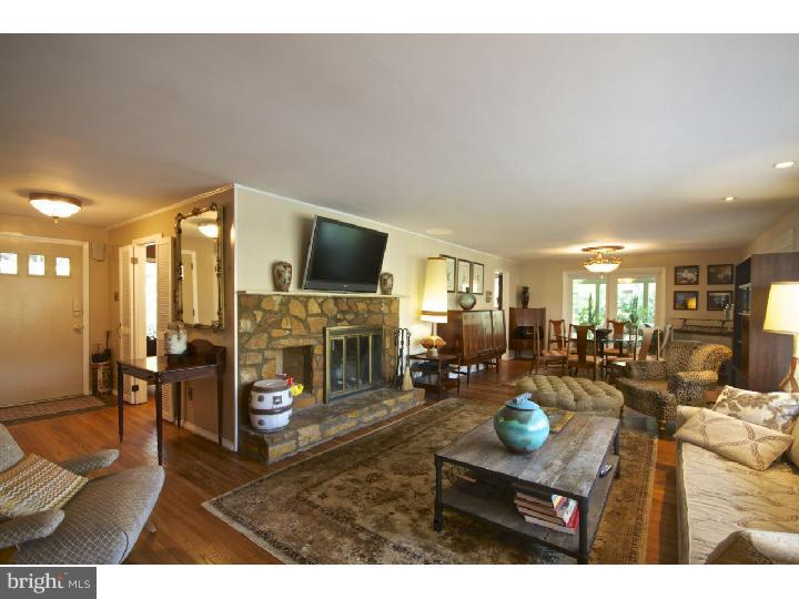331 Paxon Hollow Road Media, PA 19063 - Photo 3 of 24 Living Room