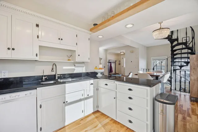 $325,000 | 47 St Albans Street North, St. Paul, MN 55104