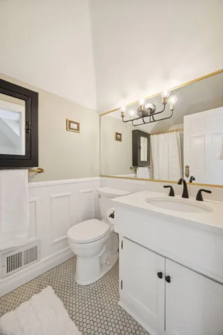 $325,000 | 47 St Albans Street North, St. Paul, MN 55104