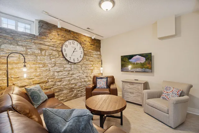 $325,000 | 47 St Albans Street North, St. Paul, MN 55104