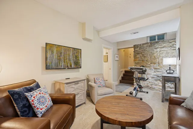 $325,000 | 47 St Albans Street North, St. Paul, MN 55104