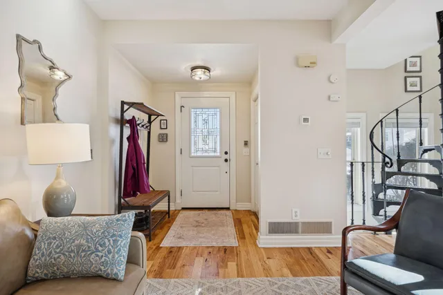 $325,000 | 47 St Albans Street North, St. Paul, MN 55104