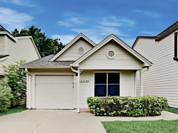 $1,640 | 6419 Horsepen Bayou Drive, Houston, TX 77084