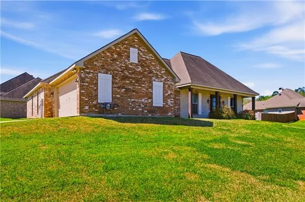 $399,900 | 106 Abigail Lane, Woodworth, LA 71485