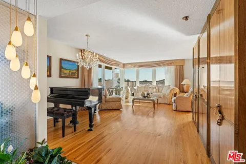 $1,785,000 | 4845 Parkglen Avenue, View Park, CA 90043