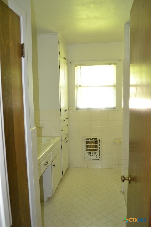 2202 South 53rd Street Temple, TX 76504 - Photo 12 of 27 a bathroom with a shower