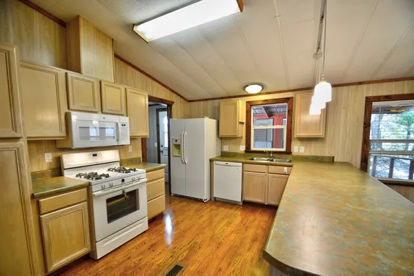 $1,775 | 3761 Junction Highway, Ingram, TX 78025