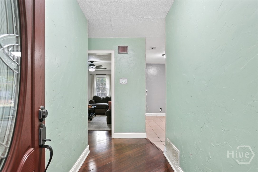 703 Birchwood Road Savannah, GA 31419 - Photo 3 of 29