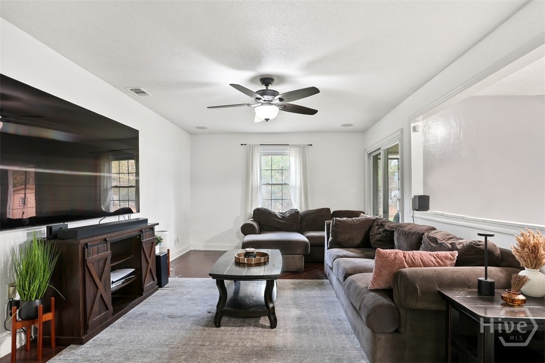 703 Birchwood Road Savannah, GA 31419 - Photo 4 of 29