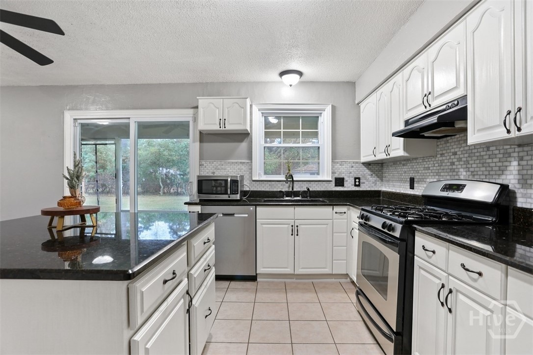 703 Birchwood Road Savannah, GA 31419 - Photo 6 of 29