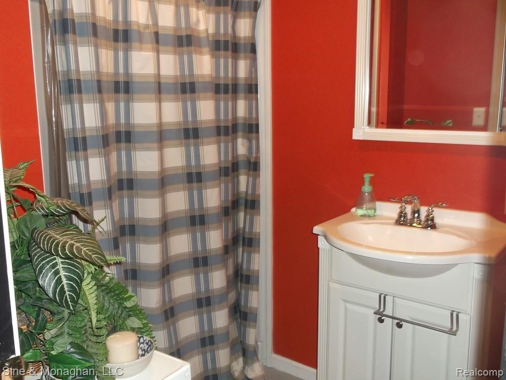 5267 Davis Road St. Clair, MI 48079 - Photo 26 of 55 DSCF0111 (Medium).jpg