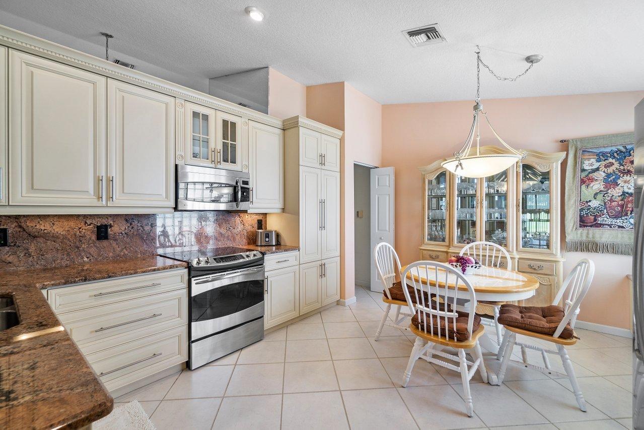 6609 Sun River Road Boynton Beach, FL 33437 - Photo 13 of 43 013-6609SunRiverRoad-BoyntonBeach-FL-334
