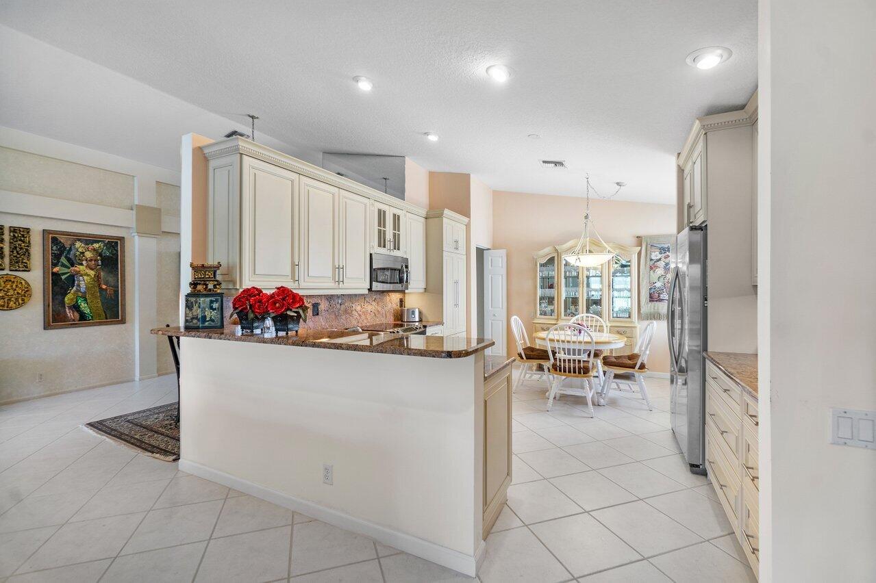 6609 Sun River Road Boynton Beach, FL 33437 - Photo 14 of 43 014-6609SunRiverRoad-BoyntonBeach-FL-334