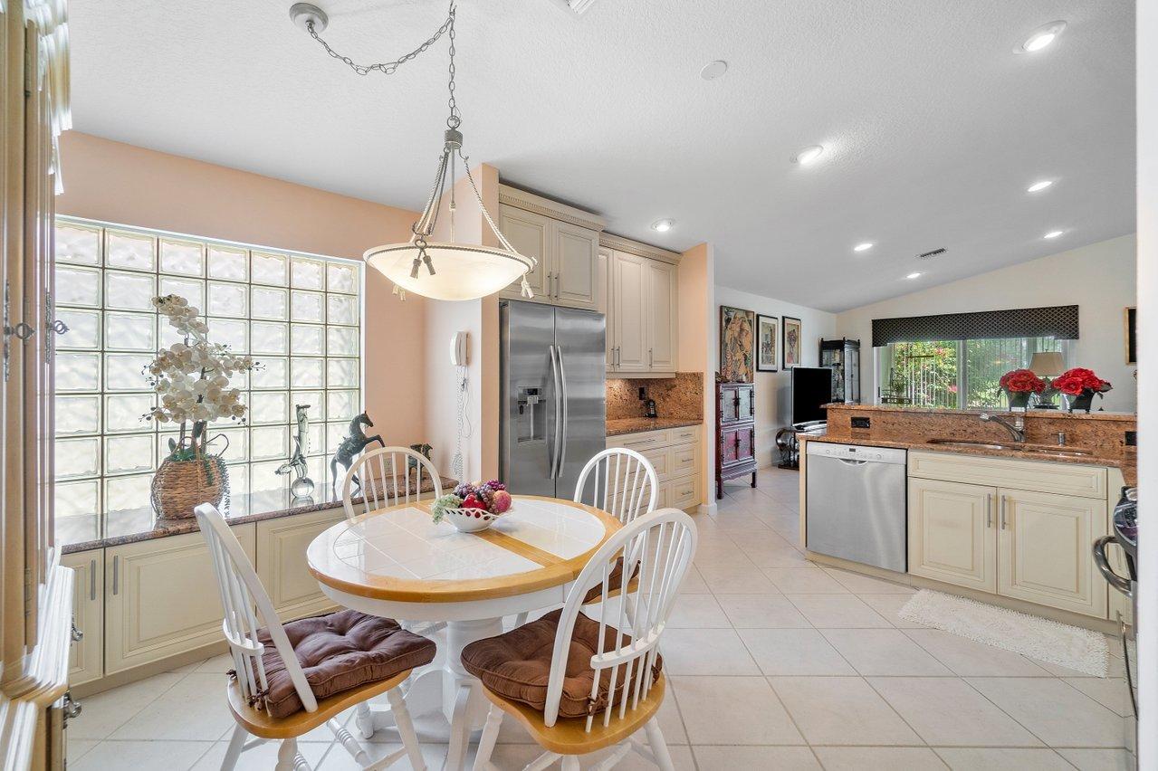 6609 Sun River Road Boynton Beach, FL 33437 - Photo 10 of 43 010-6609SunRiverRoad-BoyntonBeach-FL-334