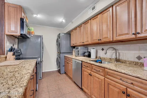 $420,000 | 200 Portland Road, Unit E14, Highlands, NJ 07732