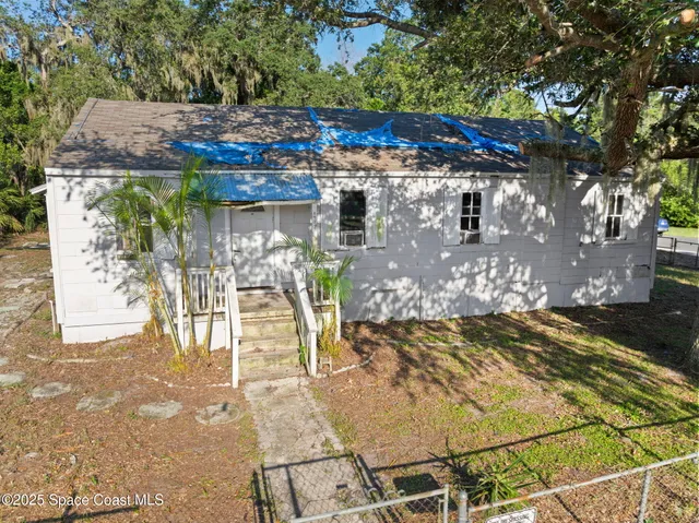 a view of outdoor space yard and patio