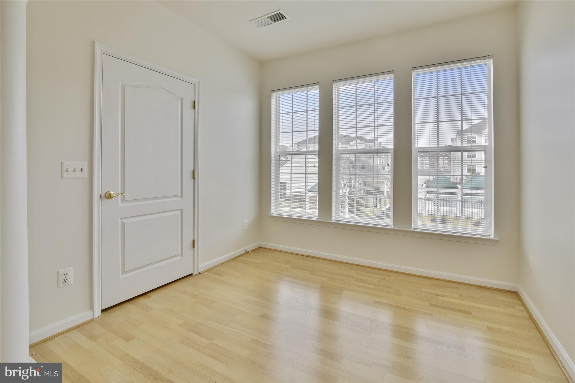 8601 Roaming Ridge Way, Unit 306 Odenton, MD 21113 - Photo 7 of 25 Sunroom