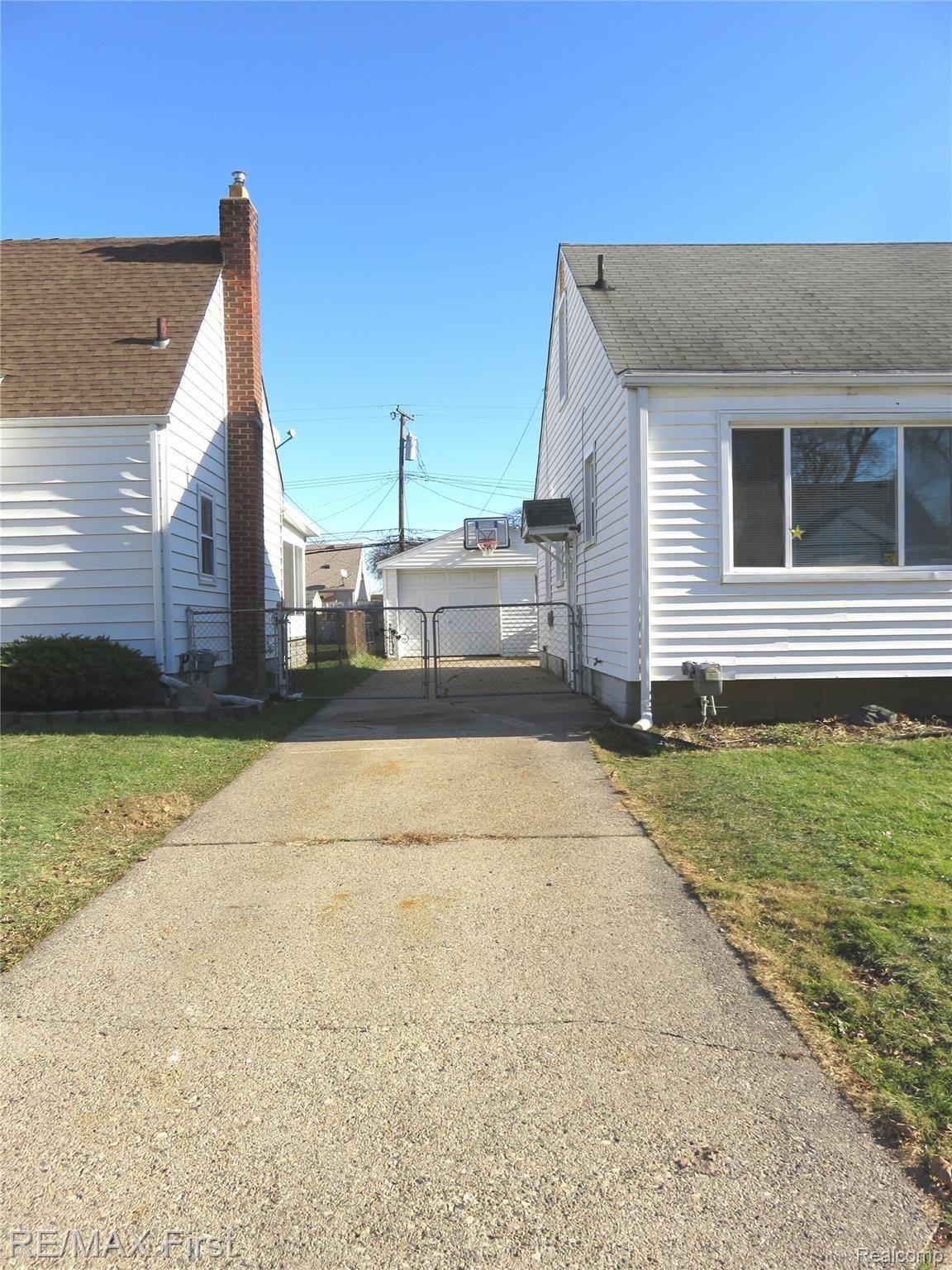 21740 Rausch Avenue Eastpointe, MI 48021 - Photo 3 of 25 21740 Rausch driveway.JPG