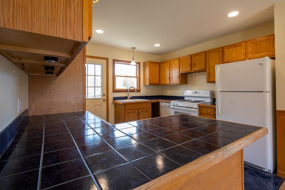 8335 South Maple City Road Maple City, MI 49664 - Photo 13 of 31