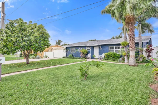 $850,000 | 4681 Southwest 42nd Avenue, Fort Lauderdale, FL 33314