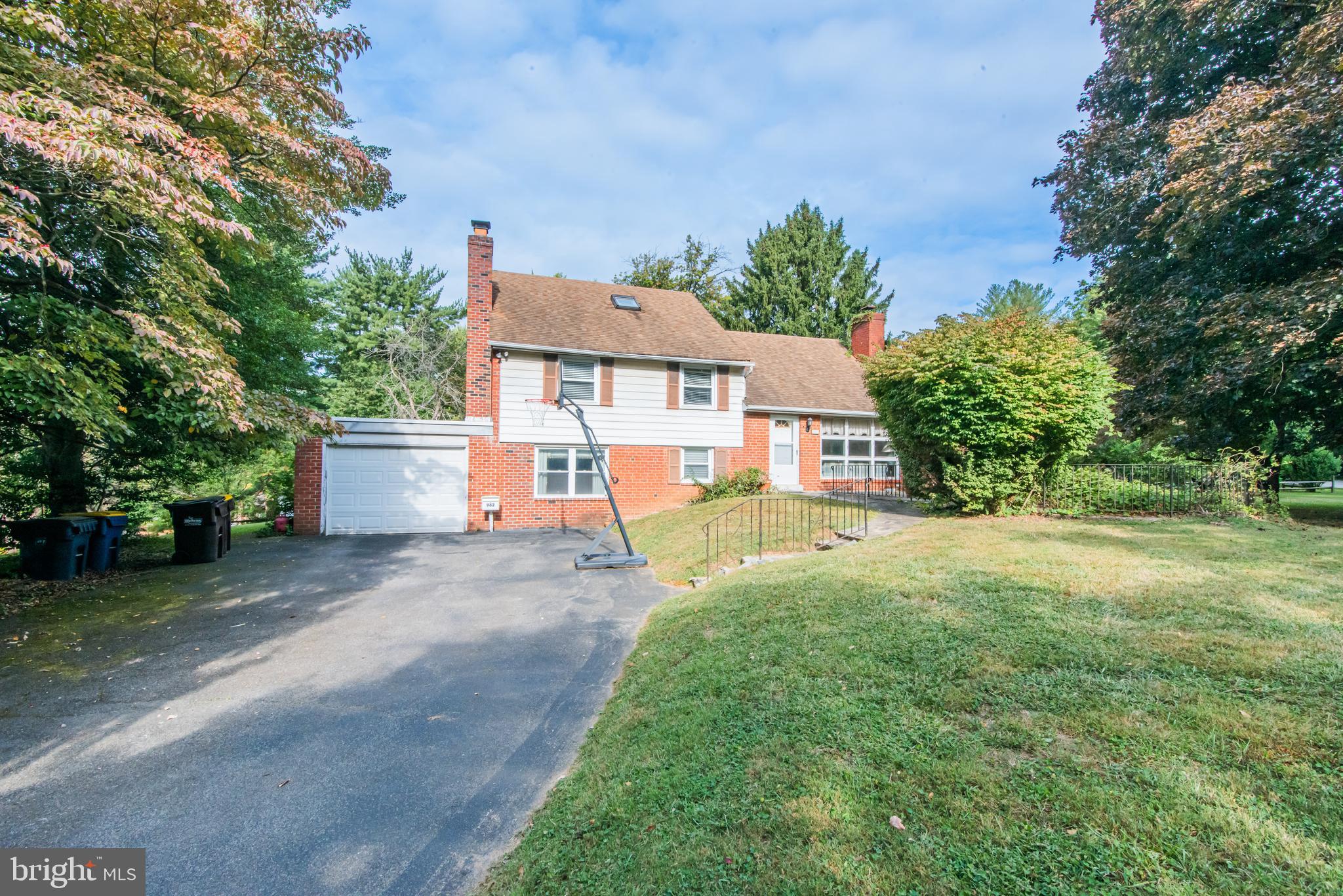982 Mayberry Road Conshohocken, PA 19428 - Photo 2 of 37 Gallery Image 2