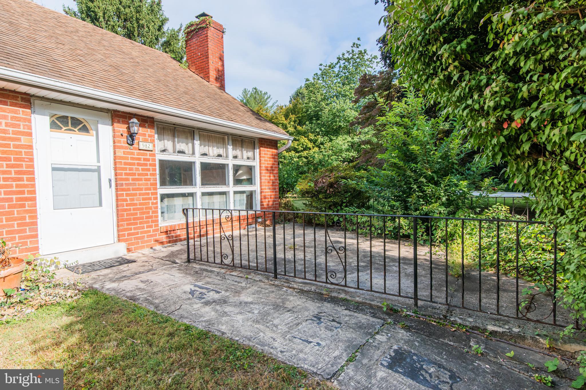 982 Mayberry Road Conshohocken, PA 19428 - Photo 4 of 37 Gallery Image 4